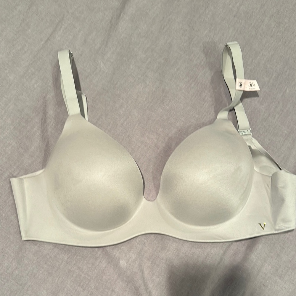 Victoria’s Secret Women's Light Gray Bra